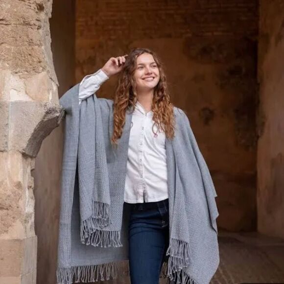 Mersea women’s one size gray classic travel wrap fringed textured - Picture 1 of 8
